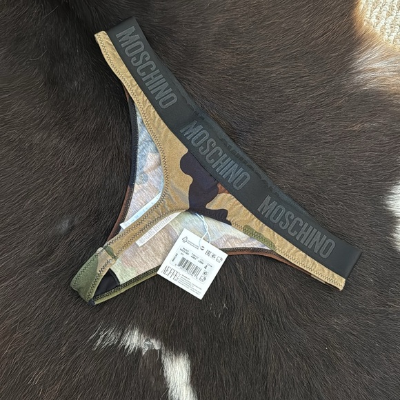 Moshino - Picture 7 of 12